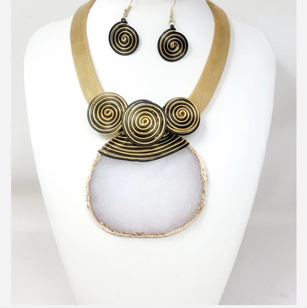 Gold white swirl stone necklace set